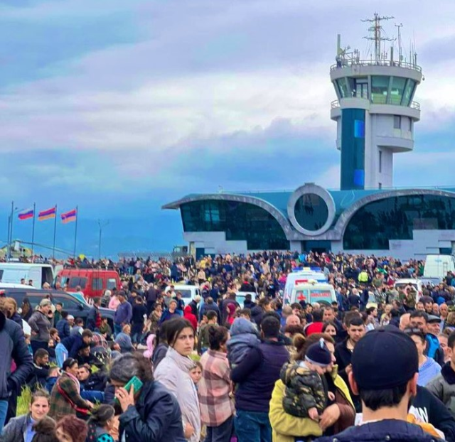 Azerbaycan’ın operasyonunun ardından Hocalı’daki Ermeniler şehri terk ediyor