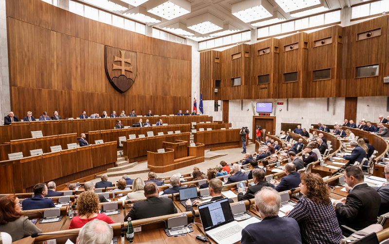 Slovak Parlamentosu bu ülkeyi terörcu olarak tanıdı… 