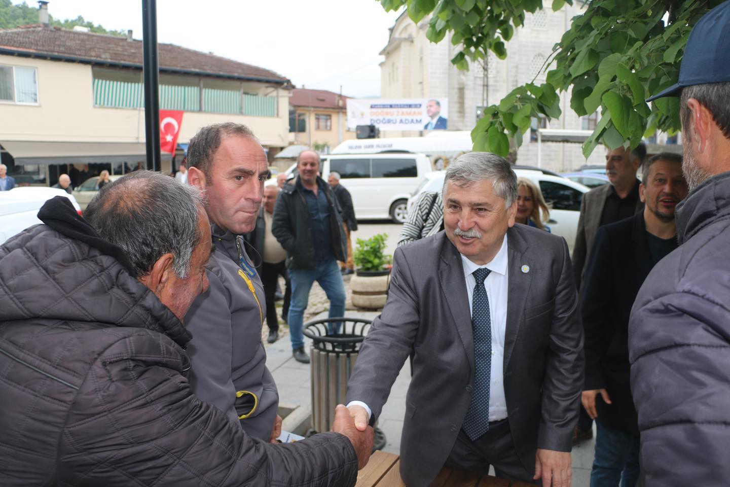 İyi Parti Yalova 1. Sıra Milletvekili Adayı Ayhan Küçük  Yalova’yı ilçe ilçe geziyor…