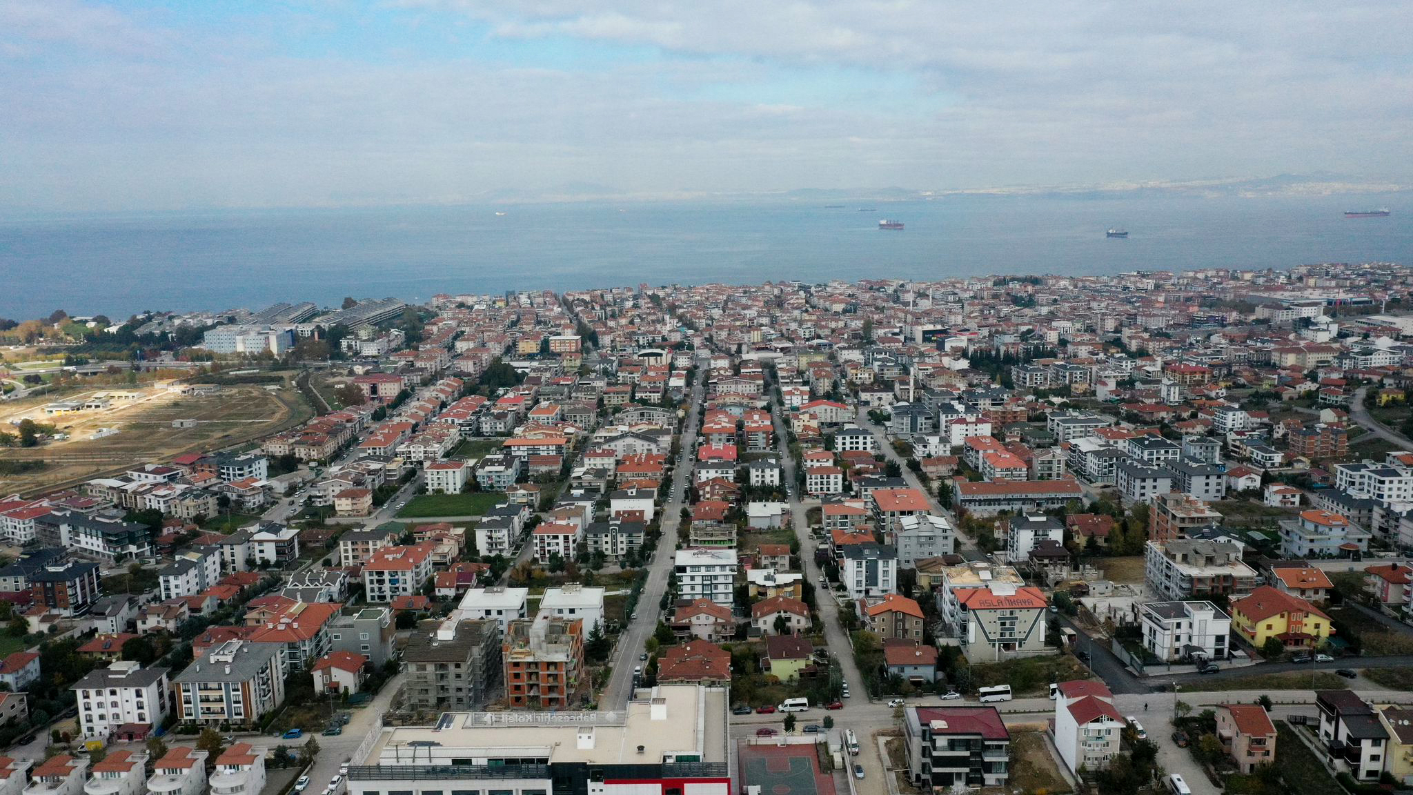 ÇİFTLİKKÖY’DE ASFALT ÇALIŞMALARI TAM GAZ SÜRÜYOR