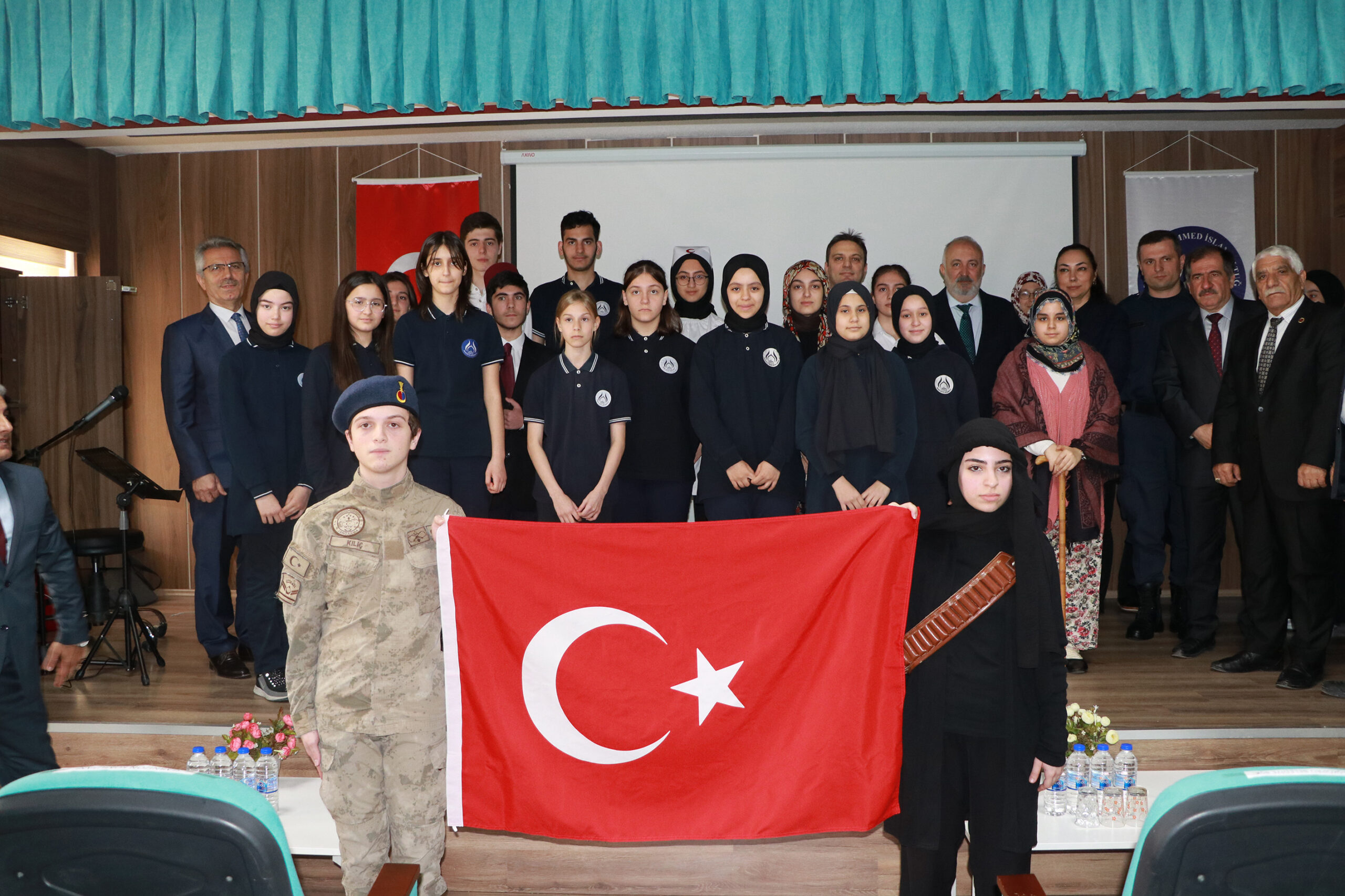 ÇİFTLİKKÖY’DE İSTİKLAL MARŞIMIZIN KABULÜNÜN 102’İNCİ YILDÖNÜMÜ KUTLANDI