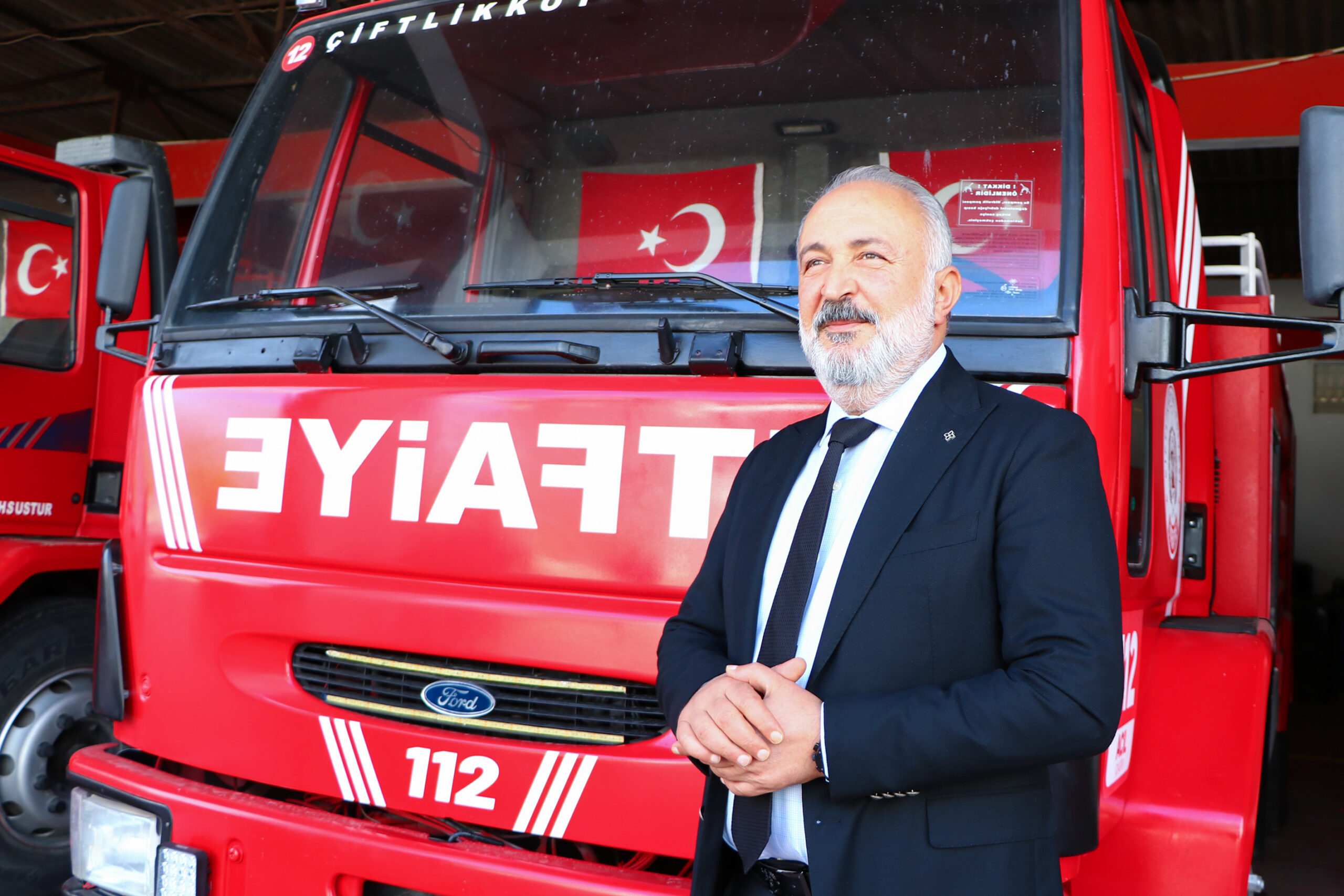 ÇİFTLİKKÖY’DE İTFAİYECİLER ARAÇLARINI KENDİLERİ BOYADI