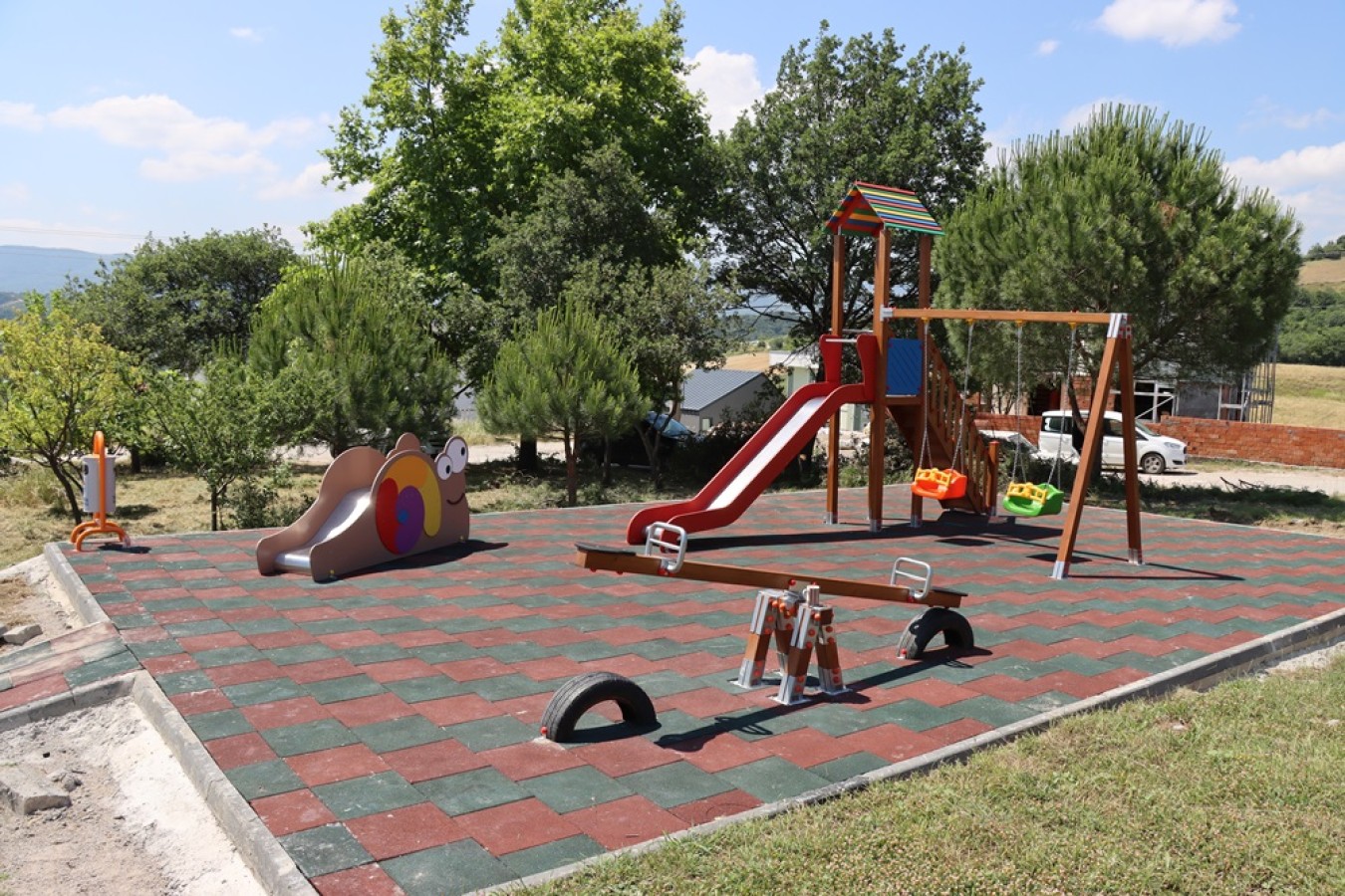 YENİ PARK VE SPOR ALANLARI YAPILIYOR
