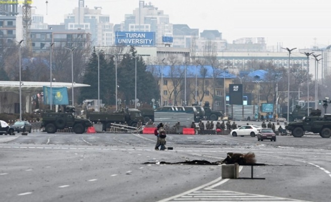 Kazakistan’ın başkenti Nur Sultan’da hayat OHAL şartları altında devam ediyor