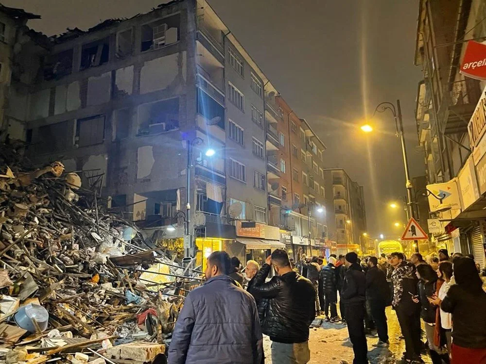 Azerbaycan Milletvekilleri Türkiye’ye başsağlığı diledi