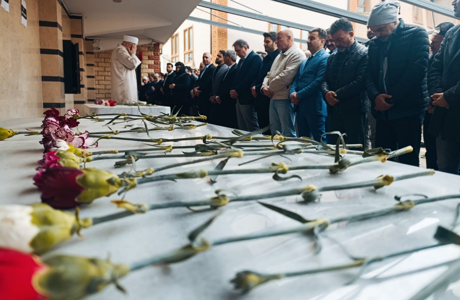 Yalova’da Eğitimcilerden Sessiz Yas: Ayla Kara ve 8 Öğrenci İçin Gıyabi Cenaze ve Anma Programı