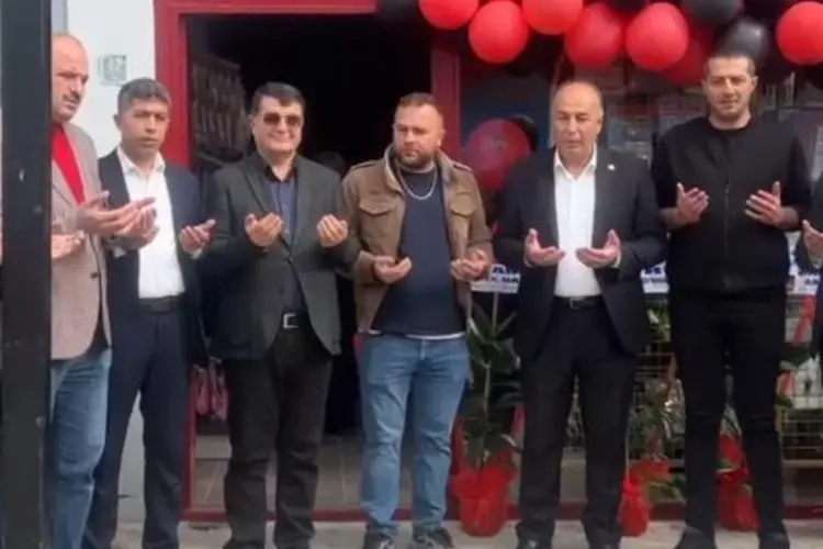 PARİS MODASI ALACA’DA HİDAYETE ERDİ: DANTEL VE DUALI AÇILIŞ SENTEZİ!