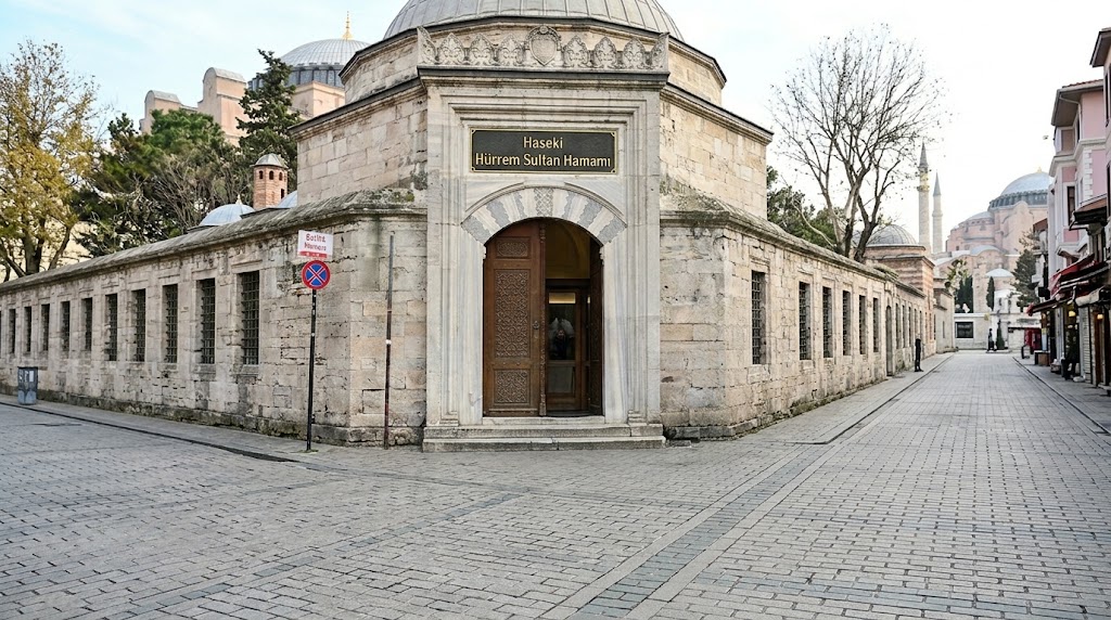 EVLENMEK İSTEYENLER HÜRREM SULTAN HAMAMI’NA! RUS KADINLAR ADRES SORUYOR!